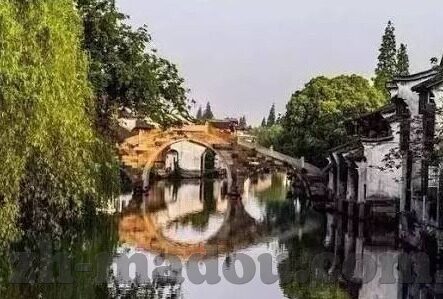 麻豆传媒网址在线观看-面对互联网上纷繁复杂的信息，用户应当